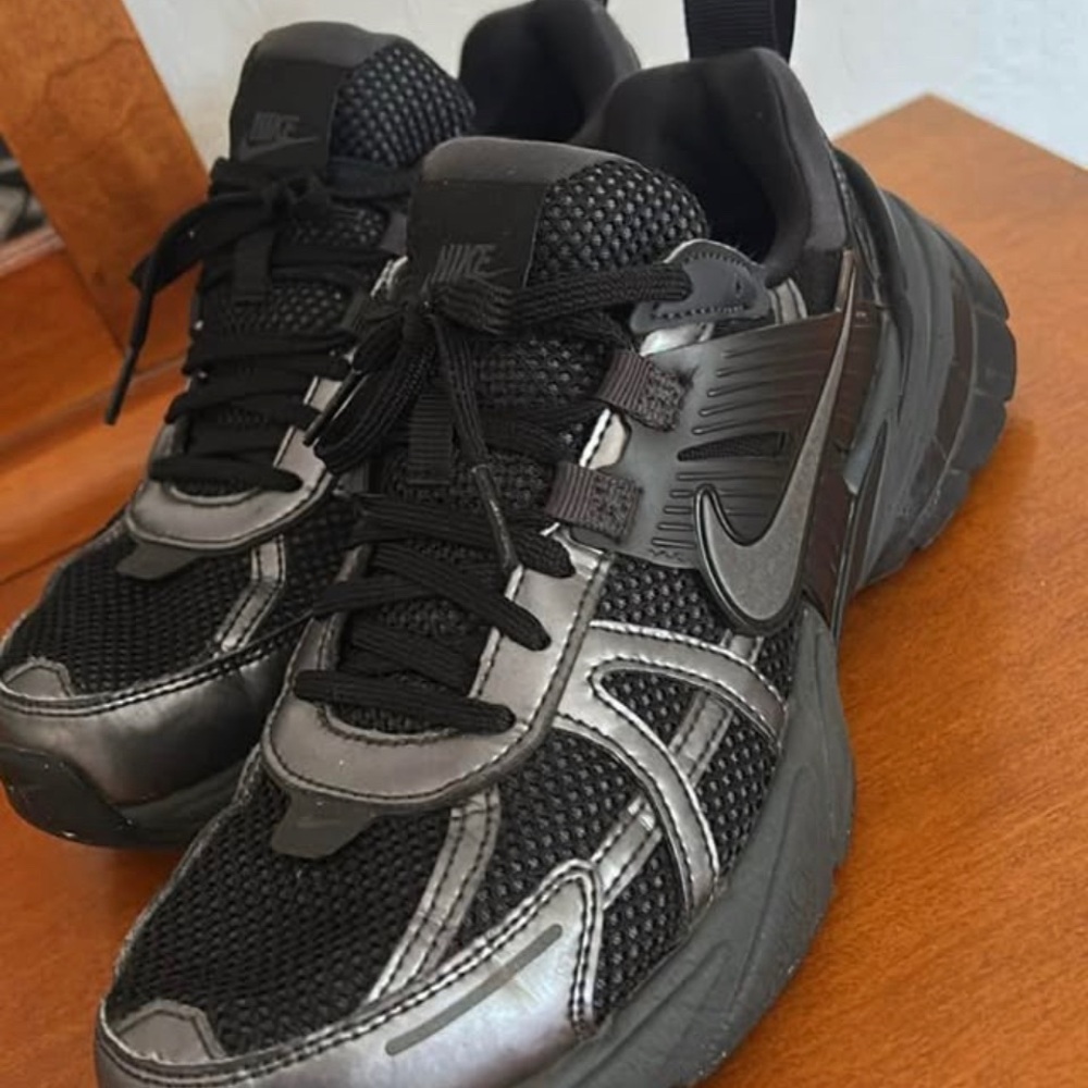 Nike v2k Black and Gray Athletic Shoes